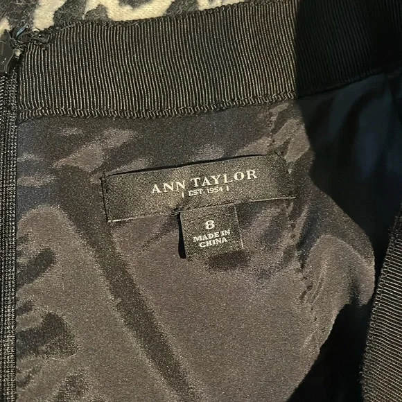 Ann Taylor black and off white print skirt size 8 like new - Picture 5 of 6